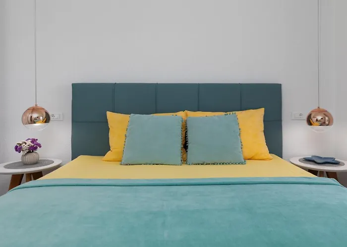 Apartments Paloc - Yellow
